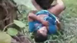 فعل محرم في العراء: فتى المزرعة المصري يأخذ زوجة أبيه