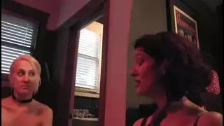 ربة منزل ملتلة تجد غريبًا ليملأ فرجها في وسط المدينة