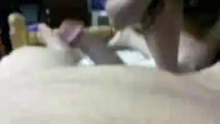 فتاة مصرية لا تستطيع الانتظار تمارس الجنس مع أي شيء يتحرك