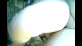 خبيرة مص مصرية تظهر كيفية تفريغ الخصيتين