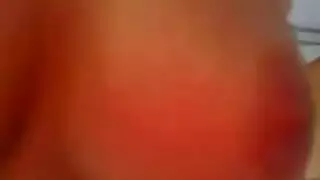 العاهرة اللبنانية الساخنة تمص زب العراقي بقوة