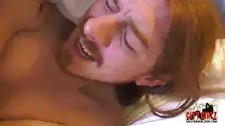 قديمة لكن جيدة: شرج خشن مع امرأة ناضجة ذات مؤخرة كبيرة