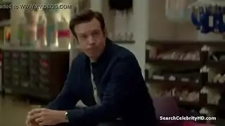 قضيب أسود كبير بعمق داخل مهبلها في مشهد عازب مثير