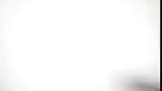 سيده تمسك الولد