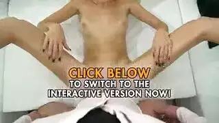 فتيات مشعرات يأخذن لعبتهم الكبيرة للخارج لممارسة جنسية علنية