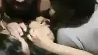 هي تركب عضوه القاسي وهو يصور المشهد الإباحي