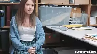 جنس مقابل المال: كيارا كول تمارس الجنس الفموي بعنف مع عميل