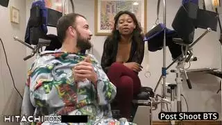 شاهد بينما يقوم الدكتور تامبا بإدارة هزات الجماع الشديدة من عصا هيتاشي للمراهقة المضطربة ميني روز في هذا الفيلم الإباحي الواقعي والمشبع بالبخار