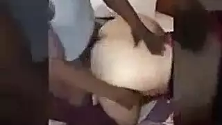 العضلات الألمانية تمارس الجنس بقوة في مشهد عنيف لفموي مزدوج بين الأعراق