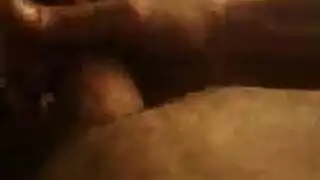 مراهقة مثيرة ترتدي جوارب تُمارس الجنس على ثديها الكبيرة بقوة