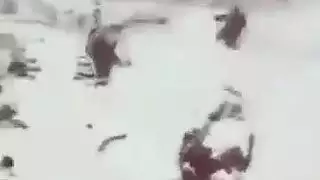 فيديو عنيف: تحلق فرجها ثم تُمارس معها الجنس بعمق