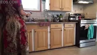 صدمة زوجة الأب الإباحية: نائب الرئيس الابن بالتبني يأكل كسها بقوة