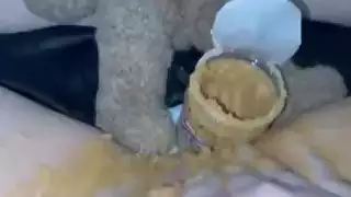 جنس طعام صريح: زبدة فول سوداني كريمية محشوة في فرج مراهقة شابة وردي