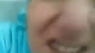 محجبة مرهقة تمص قضيب عشيقها بعمق