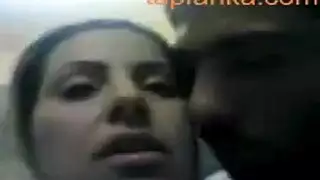 الممرضه وعامل الصيانة