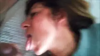 هذا الانتصاب اليائس جاهز لأفعال جنسية قاسية