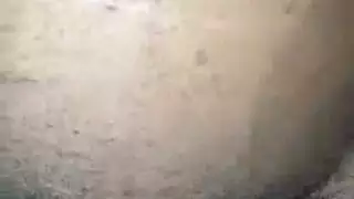 نجمة بورن سوداء موشومة تأخذ جنس وجه في مشهد الفناء الخلفي