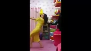 بنت ضغير مراهقه طمس بزاز وكس وتتالم كتير حته يفوز