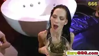 زوجة وقحة تأخذ قضيب حبيبها السابق الكبير في مؤخرتها وهي تخون