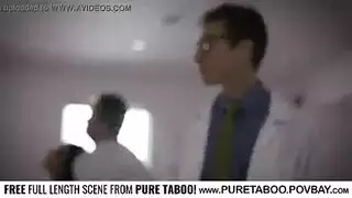 مشهد سحاقي على الأريكة: إيميلي ويليس تبرع في استخدام لسانها