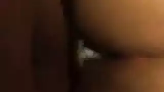 قضيب أسود كبير يتلقى مصة من سونيا ري الشهوانية قبل إيلاج إباحي كامل